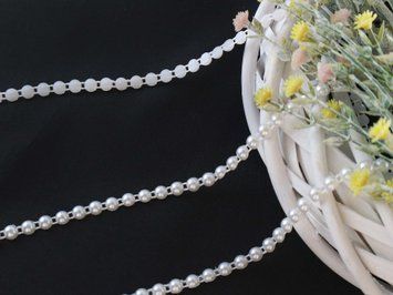 Bandă decorativă din mărgele jumătăți, culoare albă KR-14 foto