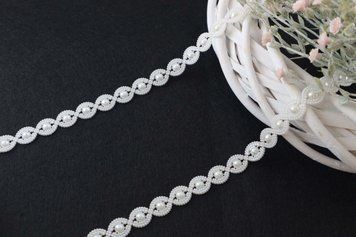 Bandă decorativă din mărgele jumătăți, culoare alb lapte KR-27 foto